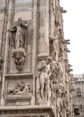 Milano Duomo Katedrali'ne mimari parçası. Katedral Romanesk ve Gotik tarzda inşa edilmiştir. Milan, İtalya, Lombardy