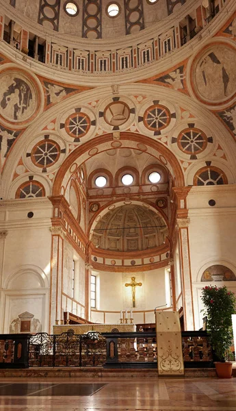 Fragmento do interior da Igreja de Santa Maria Grace -Chiesa di Santa Maria delle Grazie-. A igreja foi construída em 1497. Uma atração turística popular — Fotografia de Stock