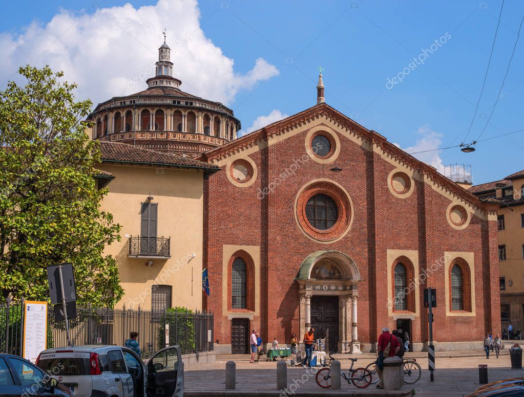 Milán, Italia - 09 de mayo de 2018: La fachada de la iglesia de Santa María Gracia Chiesa di Santa Maria delle Grazie-. La iglesia fue construida en 1497. La cúpula de Milán, Italia - 09 de mayo de 2018: La fachada de la iglesia de Santa María Gracia Chiesa di Santa Maria delle Grazie-. La iglesia fue construida en 1497. La cúpula de
