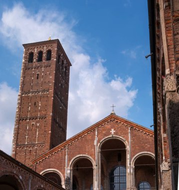 Milan, Lombardiya, İtalya. Santambrogio kilise çan kulesi. Sant Ambrogio Kilisesi St Ambrose Milan ve Gervasius ve Protasius şehit kalıntıları vardır