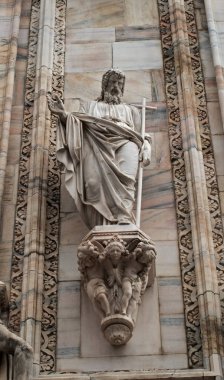 Milano Duomo Katedrali'ne mimari parçası. Katedral Romanesk ve Gotik tarzda inşa edilmiştir. Milan, İtalya, Lombardy.