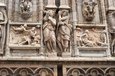 Milano Duomo Katedrali'ne mimari parçası. Katedral Romanesk ve Gotik tarzda inşa edilmiştir. Milan, İtalya, Lombardy.