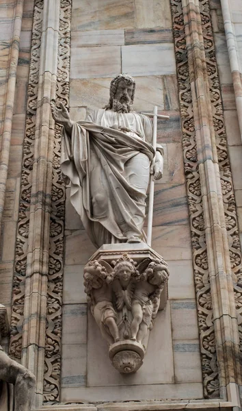 밀라노 두오모 대성당의 조각입니다 대성당은 고딕과 로마네스크 스타일에서 되었다 밀라노 — 스톡 사진
