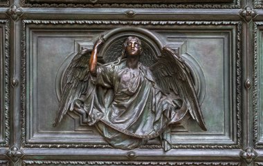 Milan'ın katedral kapıları adlı kısma Pieta sahnede detay,
