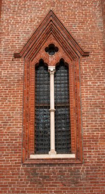 Mimari parça. Gotik pencere. Milan, İtalya kilise San Gotardo. Francesco Pecorari Cremona gelen mimar.