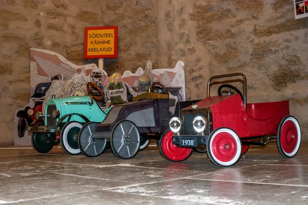 Narva, Estonia - November 17, 2018: Old pedal cars for children. Rare pre-war toys. Exhibition in Narva Castle. Beautiful samples of vintage cars — Stock Photo, Image