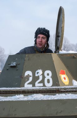 St. Petersburg, Rusya - 19 Ocak 2019: Askeri tarihi imar - Leningrad için savaş. T-60-Sovyetler hafif tank İkinci Dünya Savaşı sırasında. İçinde belgili tanımlık tank Ttrooper oturur