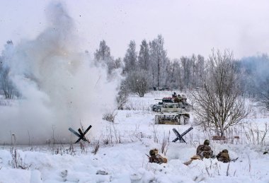 Krasnoye Selo, St. Petersburg, Rusya Federasyonu - 19 Ocak 2019: Askeri tarihi yeniden yapılanma - Leningrad için savaş. Hitler'in Alman birliklerine karşı Sovyet Kızıl Ordusu Muharebesi.