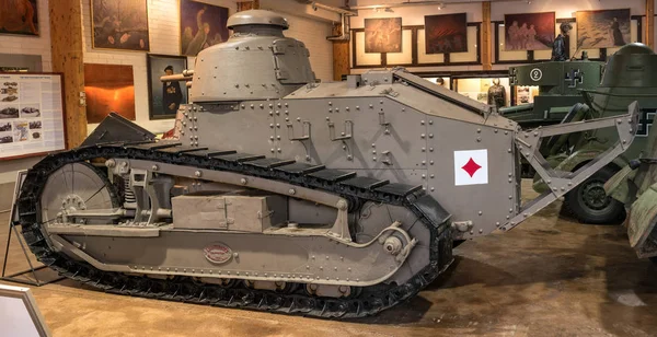 Parola, Finlandiya - 2 Mayıs 2019: Parola şehrinde tank müzesi. Modern düzenin ilk tankı Renault Ft-17. — Stok fotoğraf