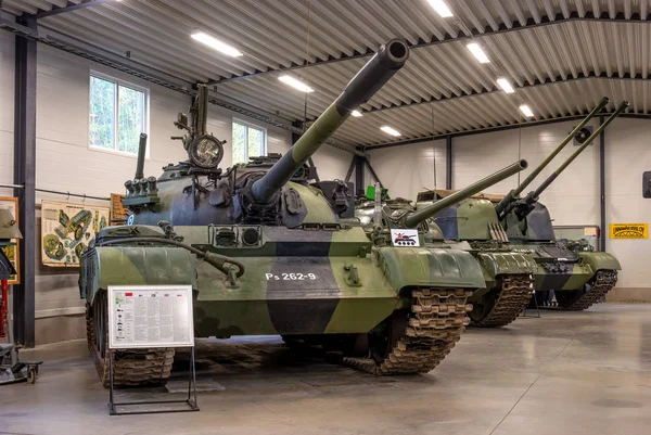 Parola, Finlandiya - 2 Mayıs 2019: Parola şehrinde tank müzesi. Sovyet T-55 tankı — Stok fotoğraf