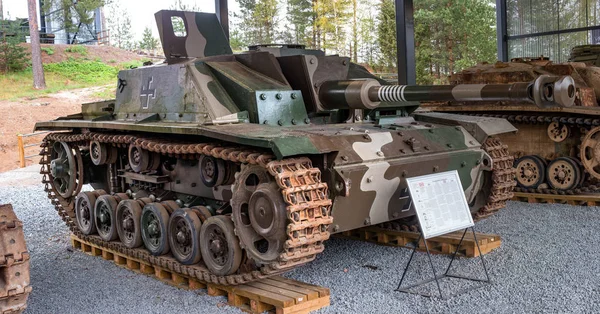 Parola, Finlandia-2 maja 2019: Muzeum czołgów w mieście Parola. Niemieckie działo samobieżne II wojny światowej-Sturmgeschutz III Ausfuhrung G — Zdjęcie stockowe