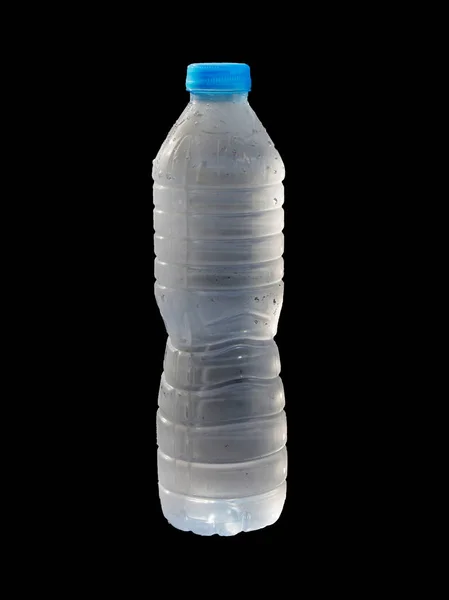 Studená Voda Plastové Lahvi Modrým Víčkem Černém Pozadí — Stock fotografie