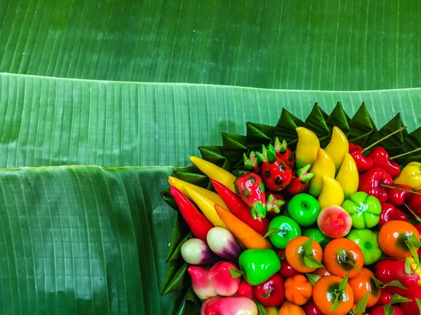 Frutas Forma Feijão Mung Geleia Folhas Banana Sobremesas Estilo Tailandês — Fotografia de Stock