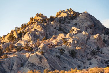 Bishop, California yakın Doğu Sierra Nevada dağlarında sonbaharda erken sabah gündoğumu hits