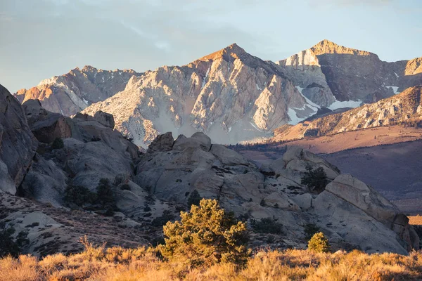 Lever Soleil Tôt Matin Automne Frappe Les Montagnes Est Sierra — Photo