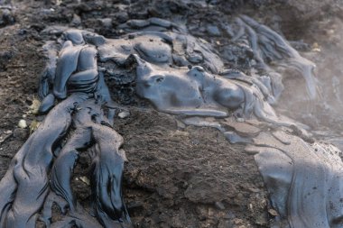 Sonrasında otobanda 150 Thomas ateşten. Yanık hillside ve doğal yağ sızmasını hala sigara.