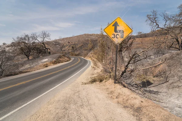 Πινακίδα Που Καταστράφηκαν Από Πυρκαγιά Thomas Κατά Μήκος Highway 150 — Φωτογραφία Αρχείου