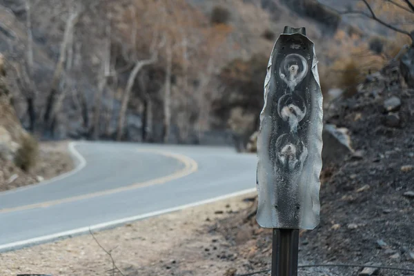 Дорожные Дорожные Знаки Поврежденные Пожаром Томаса Вдоль Шоссе Охай Калифорния — стоковое фото