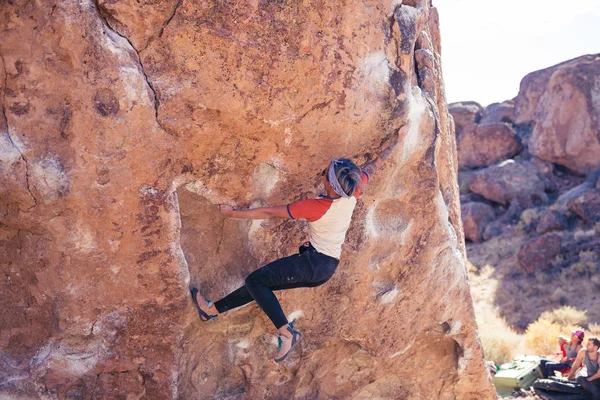 Petite Asian Woman Rock Climbing Outdoors Hangs Stone Overhang People — Stock Photo, Image