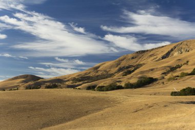 Kaliforniya 'nın doğu körfezi üzerindeki Mission Peak' te renkli gün batımı