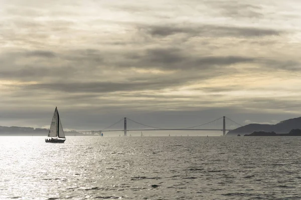 Skyet Solnedgang San Francisco Bukta Sett Fra Båt Vannet Seews – stockfoto