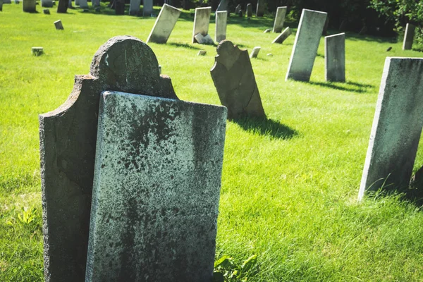 Luz Tarde Sobre Lápidas Torcidas Antiguo Cementerio — Foto de Stock