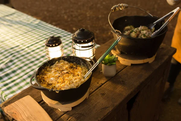 Pasta Comida Camping Pollo Preparada Hierro Fundido — Foto de Stock