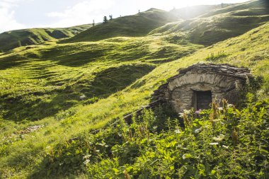 Tur du mont blanc benzersiz trek Mont Blanc, İtalya, İsviçre ve Fransa geçerken çevresinde yaklaşık 200 km