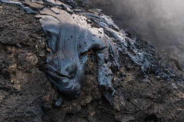 Sonrasında otobanda 150 Thomas ateşten. Yanık hillside ve doğal yağ sızmasını hala sigara.