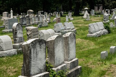 Satır bakımlı mezar taşlarının Rochester New York