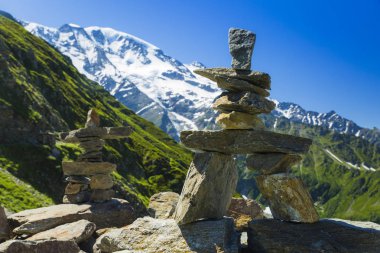 Tur du mont blanc benzersiz trek Mont Blanc, İtalya, İsviçre ve Fransa geçerken çevresinde yaklaşık 200 km