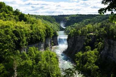 Yaz, New York'un Letchworth parkta şelale