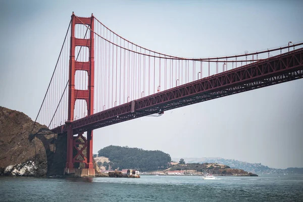 Golden Gate Bridge San Francisco Hazy Summer Day Clouds — Stock Photo, Image