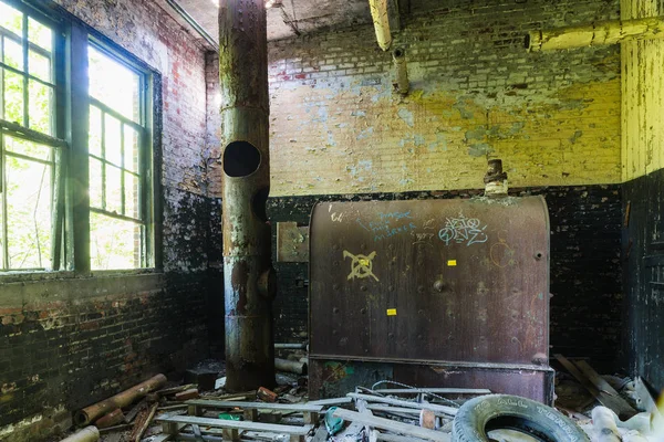 在纽约北部一度繁忙的火车车厂被遗弃的外屋 — 图库照片
