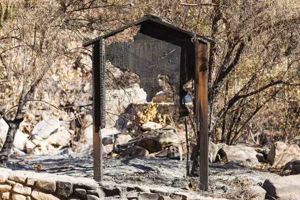 Señal Trailhead Dañada Por Incendio Thomas Largo Del Camino Pratt — Foto de Stock