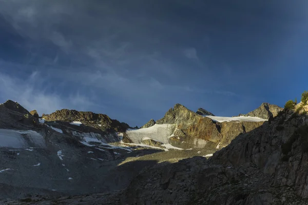 美丽的山脉自然景观风景 — 图库照片