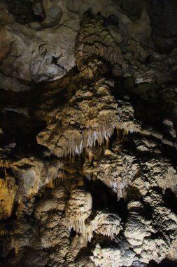 Carlsbad Caverns çöl kaya oluşumları yüzey altında