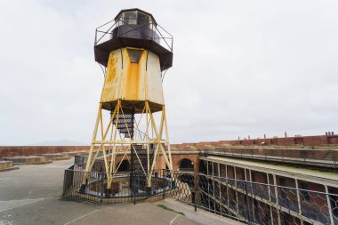 Eski iç savaş dönemi sahil fort San Francisco Golden Gate Köprüsü altında