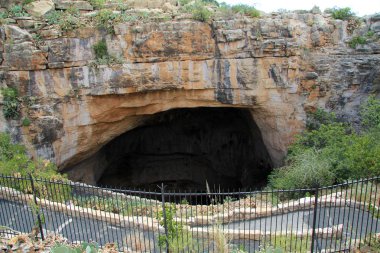 Carlsbad Caverns girişine çöl yüzeyinin altında
