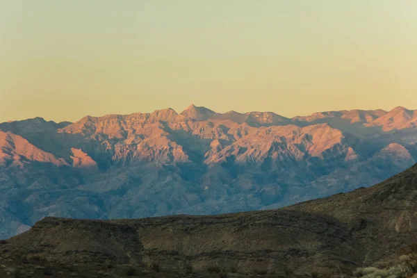 Sands Death Valley California Dağların Güneş Işığı — Stok fotoğraf