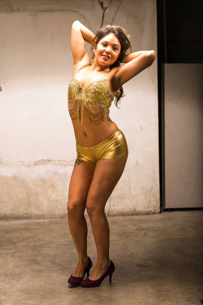 Joven Mujer Las Islas Del Pacífico Vestida Con Traje Danza — Foto de Stock