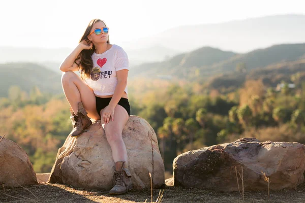 Young Mixed Race Woman White Shirt Short Shorts Posing Boulder — Stock Photo, Image