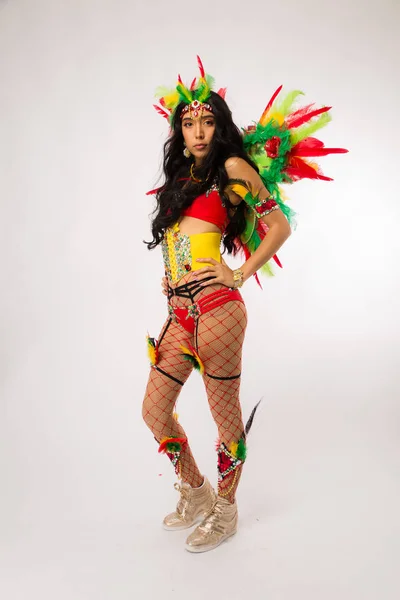 Smal Ung Mörk Haired Spansktalande Kvinna Carnaval Kostym Och Sportskor — Stockfoto