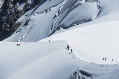 Tur du mont blanc benzersiz trek Mont Blanc, İtalya, İsviçre ve Fransa geçerken çevresinde yaklaşık 200 km