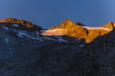 güzel dağlar doğa doğal manzaralı 