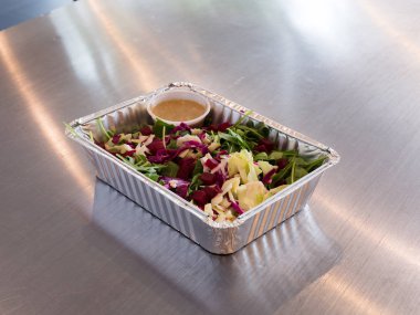 Roka ve lahana salatası