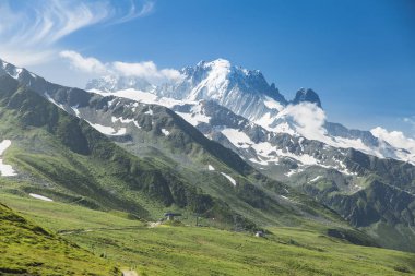 Tur du mont blanc benzersiz trek Mont Blanc, İtalya, İsviçre ve Fransa geçerken çevresinde yaklaşık 200 km
