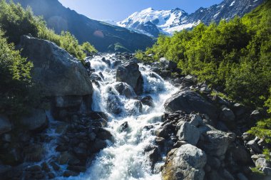 Tur du mont blanc benzersiz trek Mont Blanc, İtalya, İsviçre ve Fransa geçerken çevresinde yaklaşık 200 km