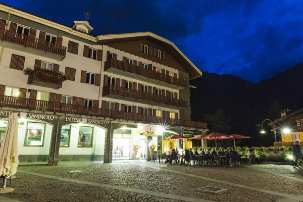 ツアー モンブラン モンブラン イタリア スイス フランスを通過周辺約 200 のユニークなトレッキング — ストック写真