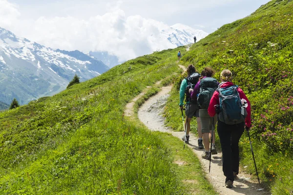 Tur du mont blanc benzersiz trek Mont Blanc, İtalya, İsviçre ve Fransa geçerken çevresinde yaklaşık 200 km